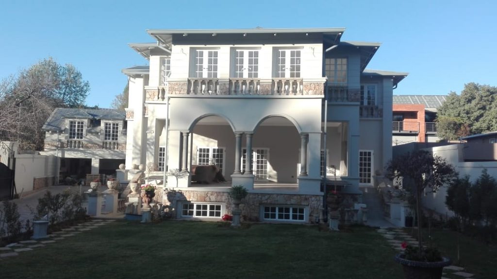 Affordable Building Services for plumbing, plastering, bricklaying, rock cladding, painting, concrete and electrical installation, glass and aluminium windows, ceiling, roofing, Paving, Construction & Stone Work in Johannesburg